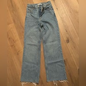 Zara Jeans Size 2, Flare/Wide, frayed bottom. High waste.